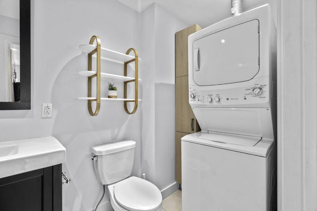 Stylish 2 Bedroom Haven By Jean Talon Market Montréal Exteriör bild