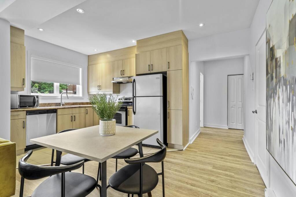 Stylish 2 Bedroom Haven By Jean Talon Market Montréal Exteriör bild