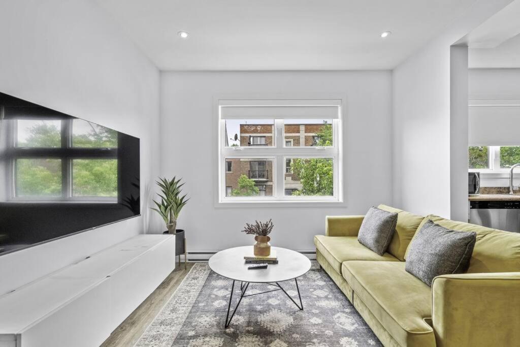 Stylish 2 Bedroom Haven By Jean Talon Market Montréal Exteriör bild